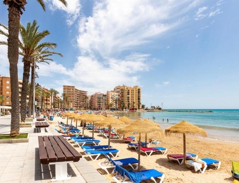 Beautiful Apartment Near Playa De Los Locos Torrevieja Luaran gambar