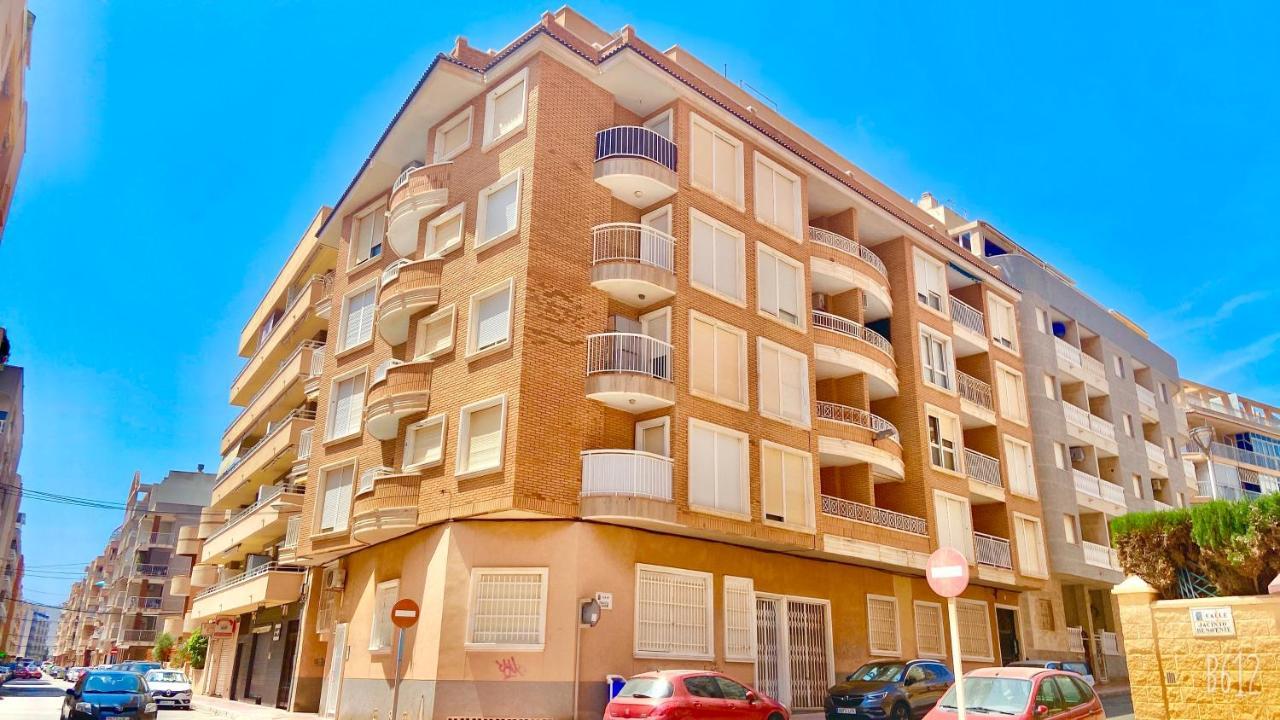 Beautiful Apartment Near Playa De Los Locos Torrevieja Luaran gambar